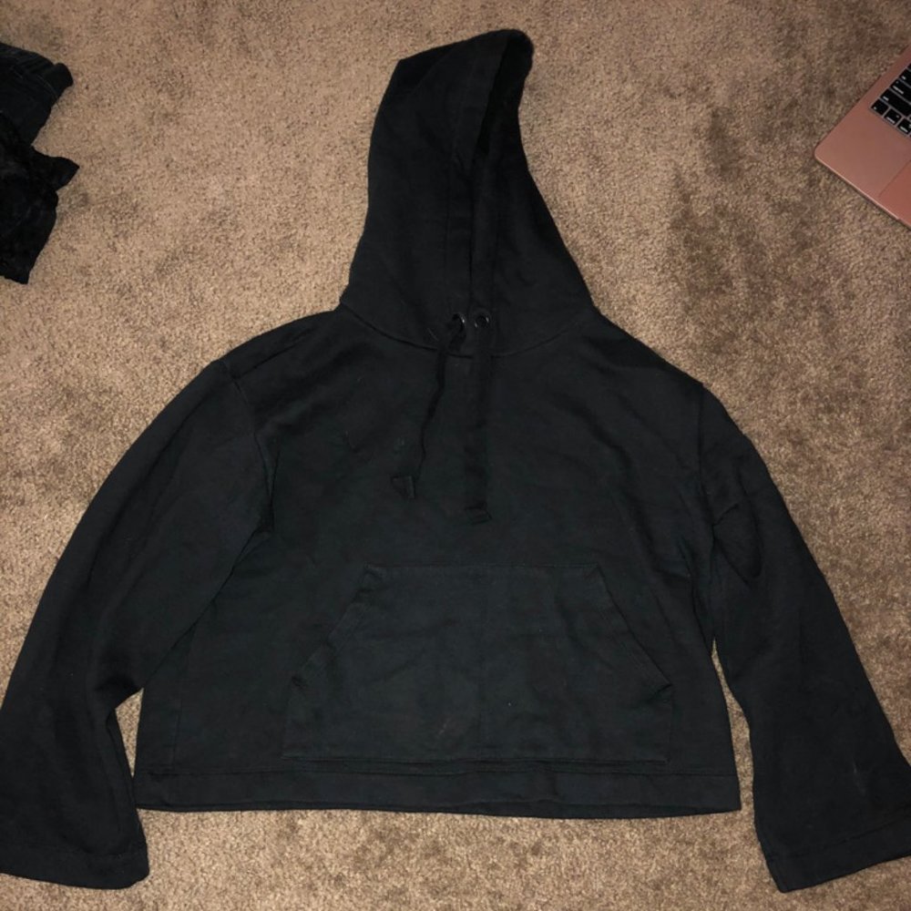 H&M black cropped hoodie size L